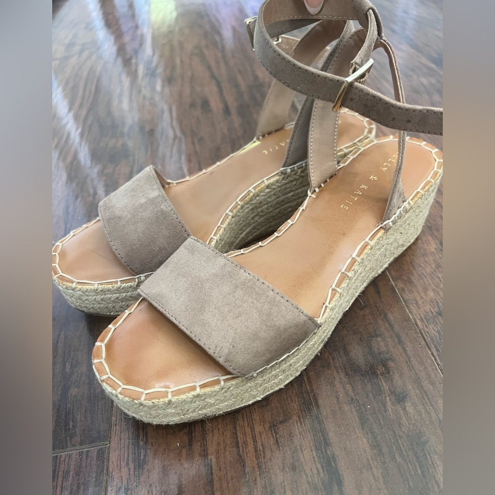 Kelly & Katie Espadrilles Wedge Sandals size 9